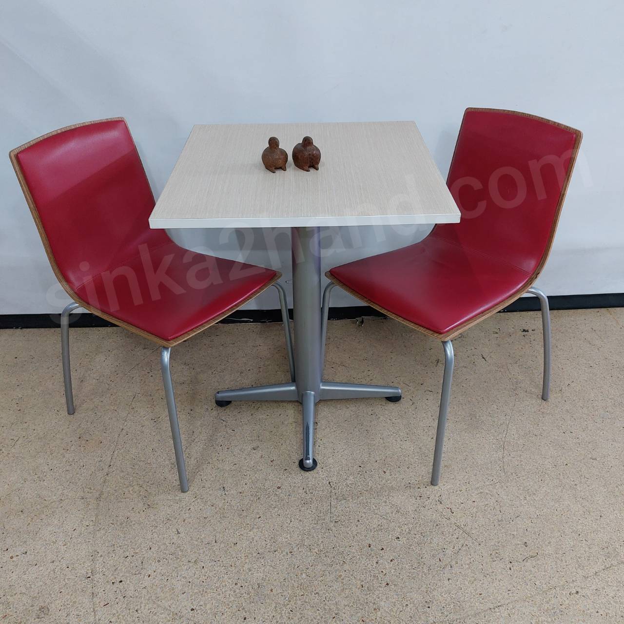  โต๊ะอาหาร 2 ที่นั่งเก้าอี้หนังแดง